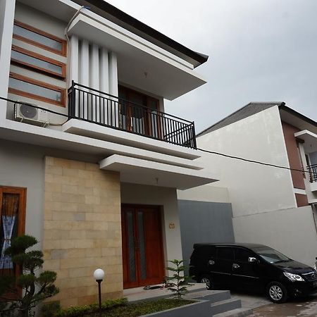 Cemara Homestay Jogja ジョグジャカルタ エクステリア 写真