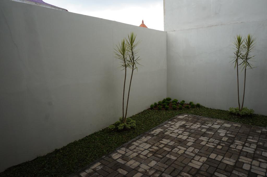 Cemara Homestay Jogja ジョグジャカルタ エクステリア 写真