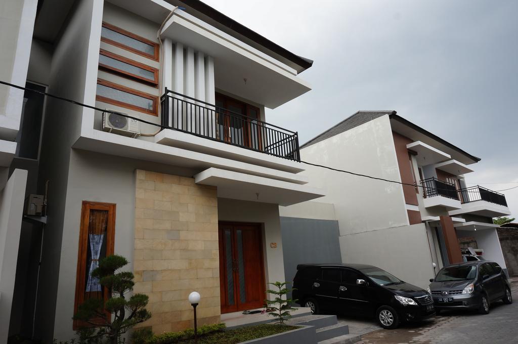 Cemara Homestay Jogja ジョグジャカルタ エクステリア 写真